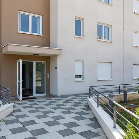Apartman Flora