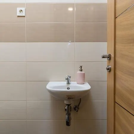Flora Apartman